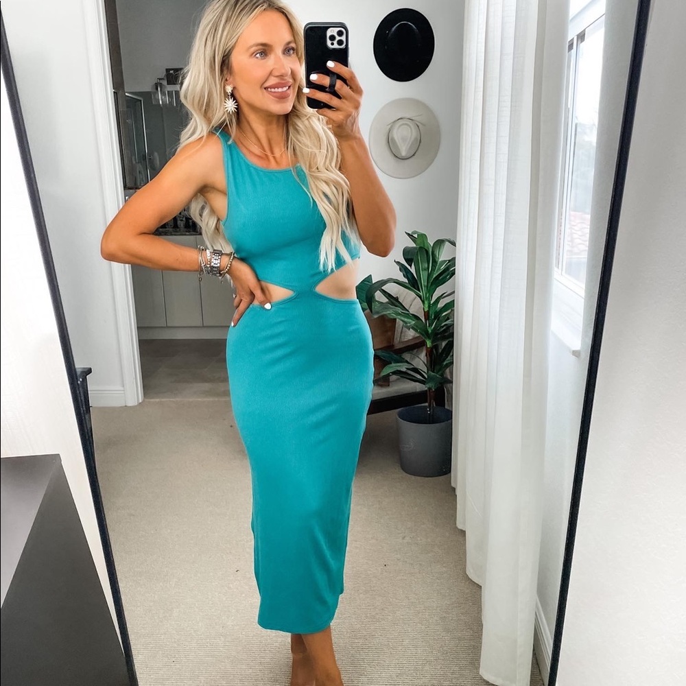 SUMMER CUTOUT DRESS